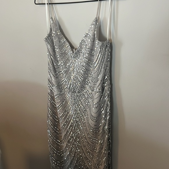 Silver sequins gown - Picture 5 of 13